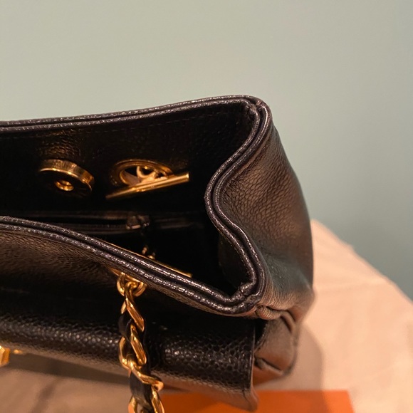 A hard to find Chanel black bag🦄🦄🦄 - Picture 5 of 11